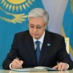 Токаев посмертно наградил военнослужащих, погибших в ходе учений в Мангистау
